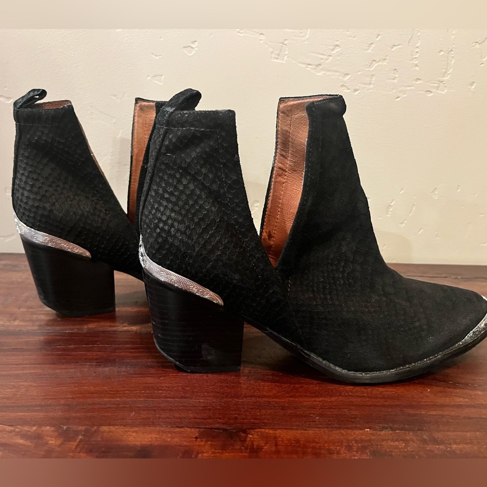 Jeffrey Campbell “Cromwell” snake print western style bootie. Size 10